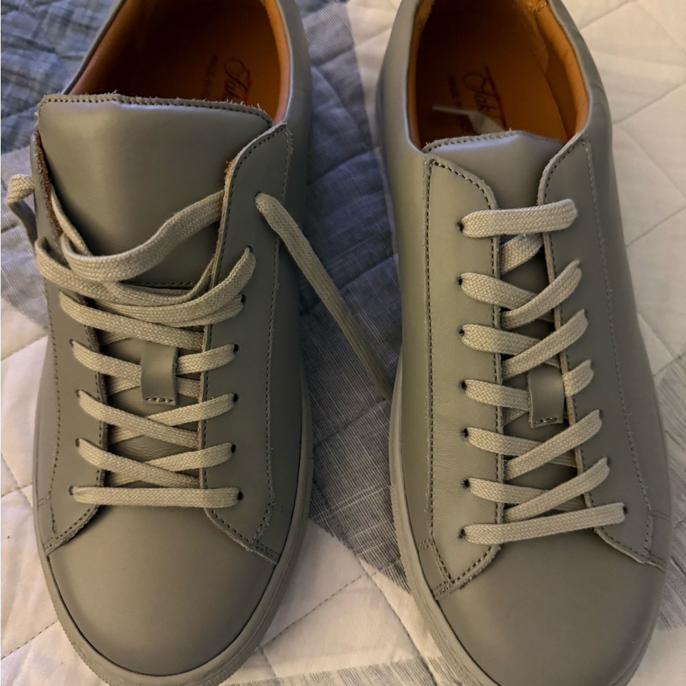 Saks Fifth Avenue Black Label Gray Leather Sneakers Minimalist Design